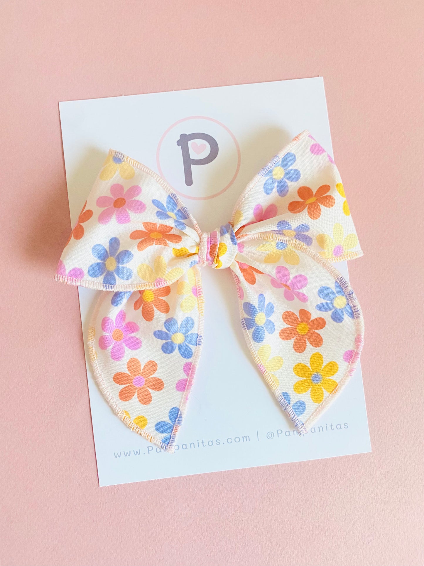 Sweet flowers pattern. Spring Bows