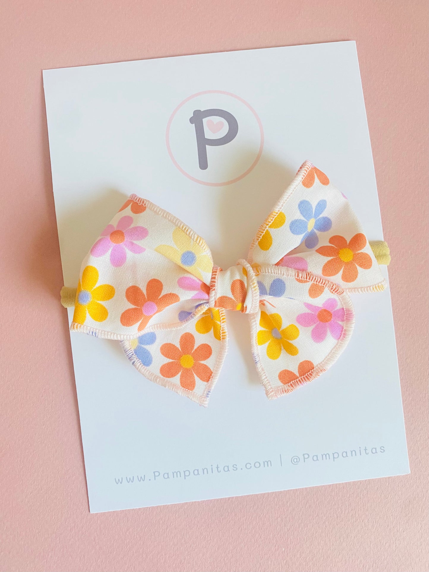 Sweet flowers pattern. Spring Bows