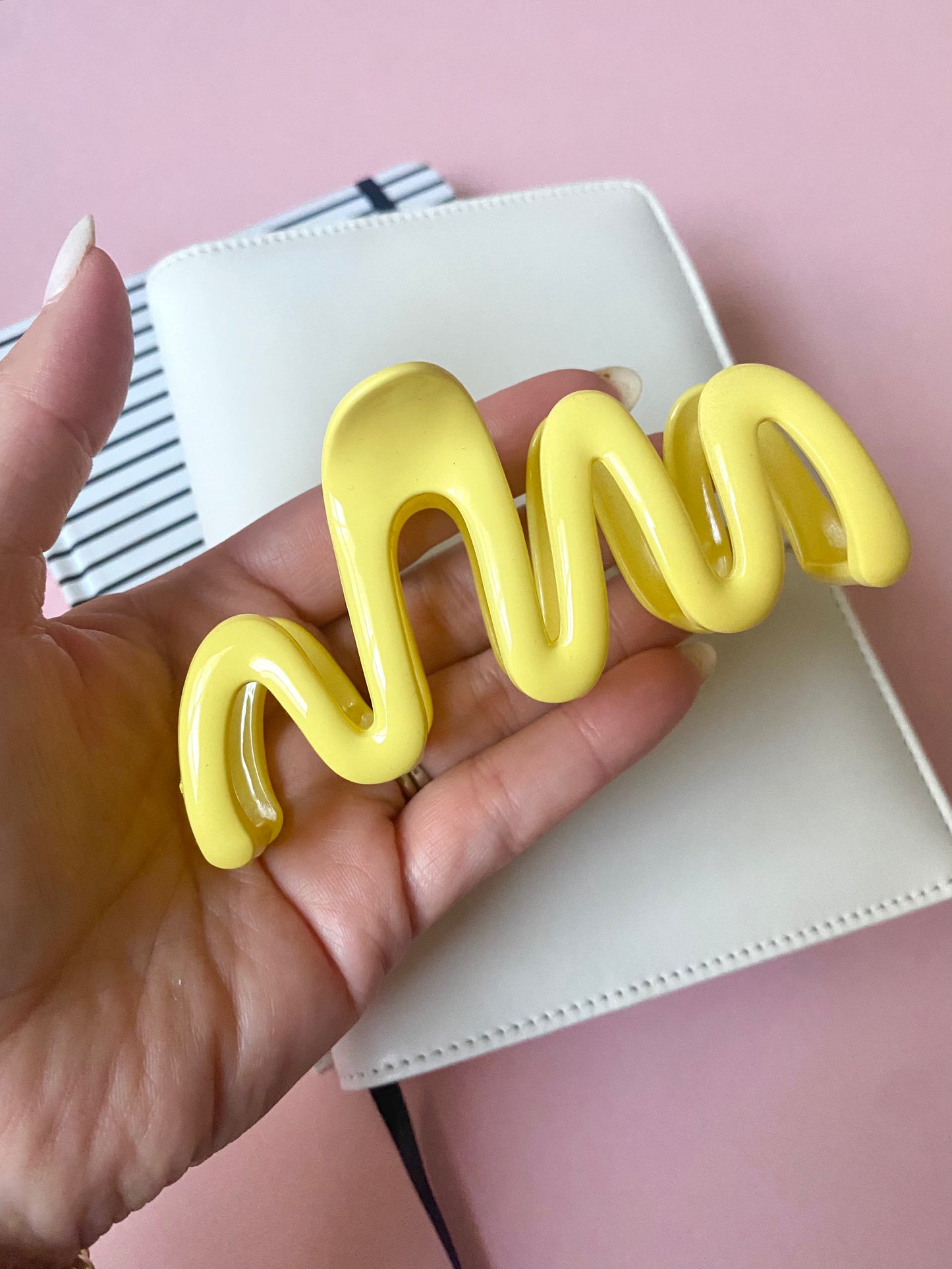 Large Wavy Claw Clips