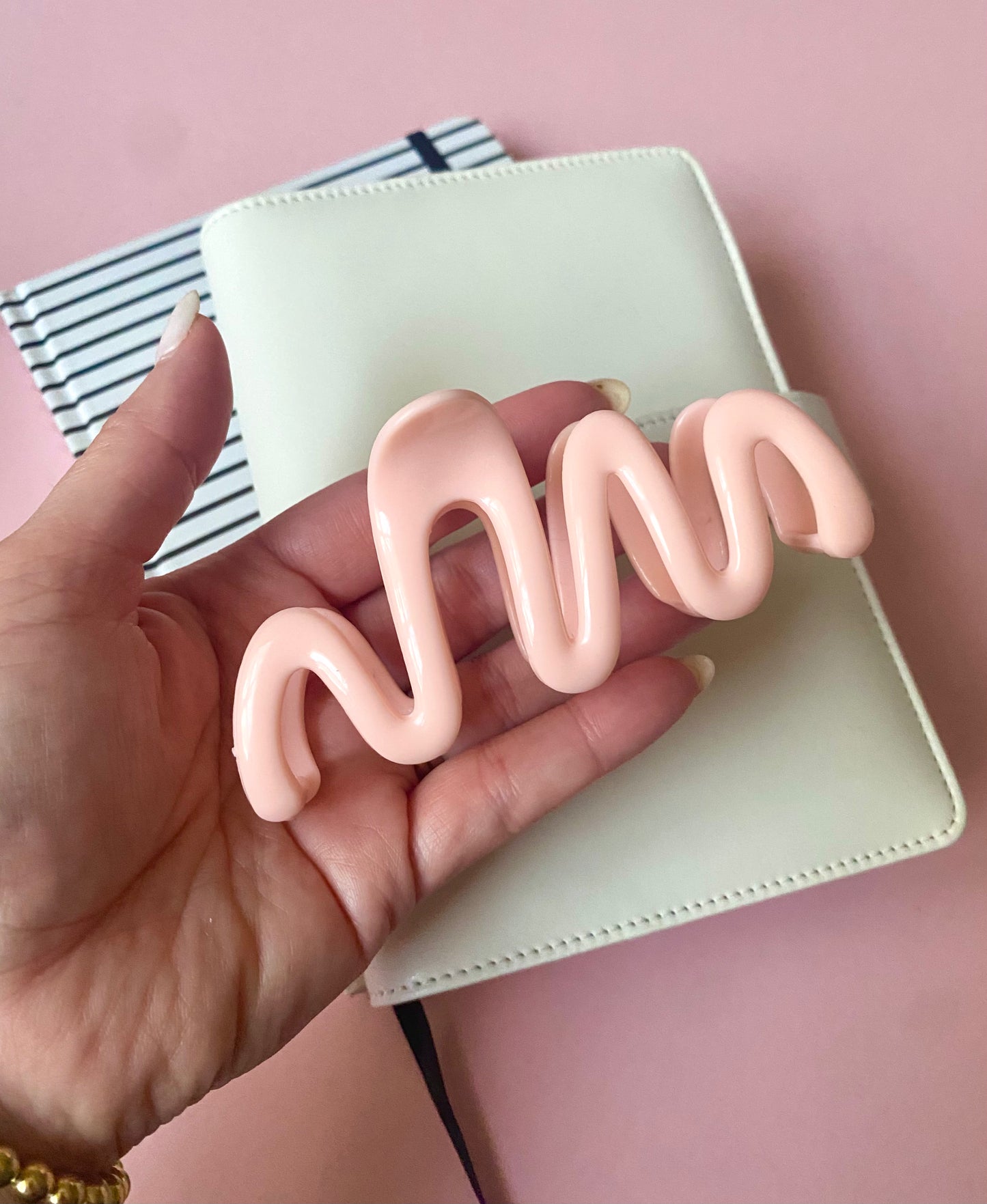 Large Wavy Claw Clips