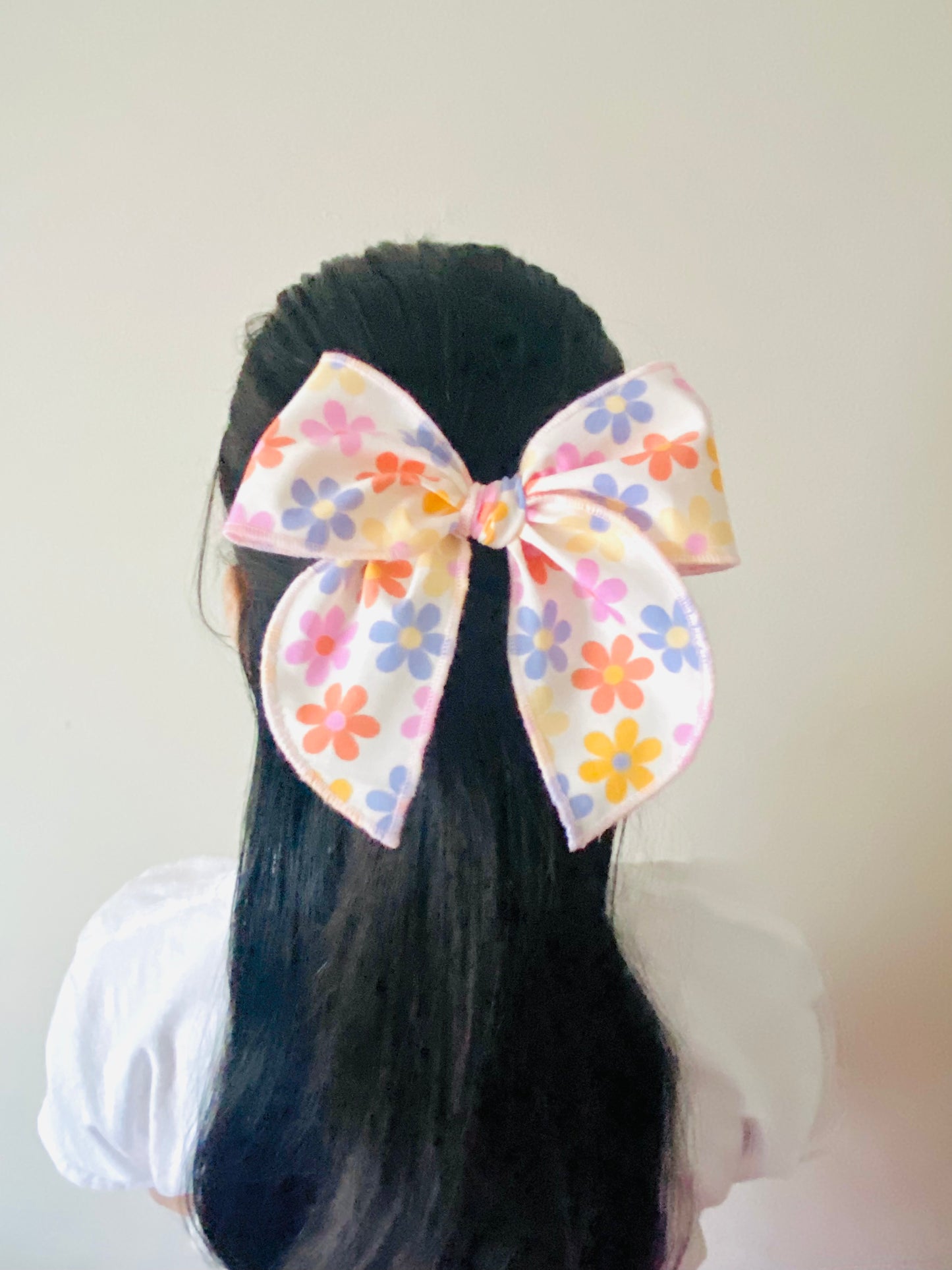 Sweet flowers pattern. Spring Bows